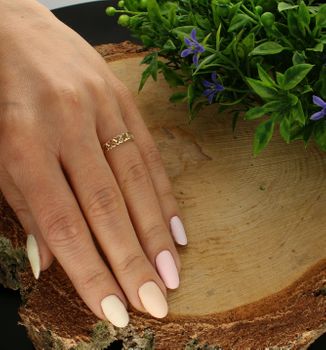 Złoty pierścionek kwiatki pr 333 PI 5879 333. Takie pierścionki z pewnością rzuca się w oczy z daleka z uwagi na wzór i staranność wykonania. Jest idealną ozdobą na co dzień. Na prezent (1).jpg